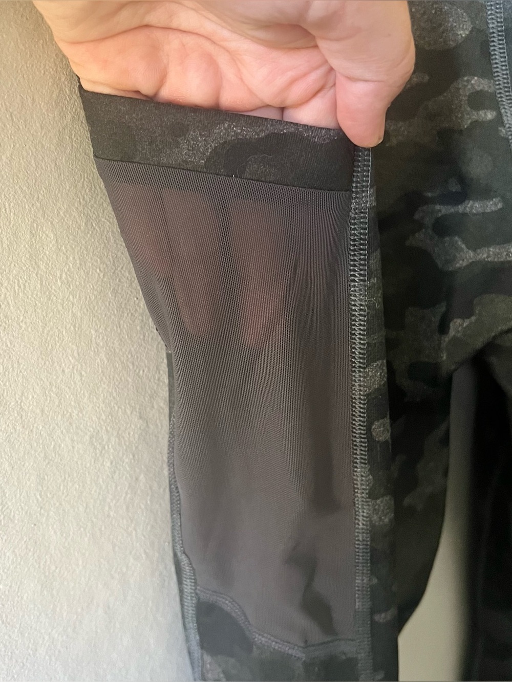 Fabletics Camo Power Hold Dark Green Grey Athletic Leggings Size Large - Picture 5 of 7